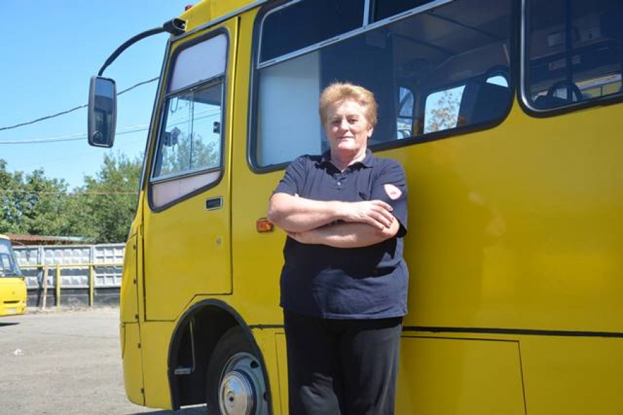 Автобус тбилисская кропоткин. Женщины водители общественного транспорта. Женщина водитель автобуса. Женщина водитель автобуса ЛИАЗ. Советские женщины водители.